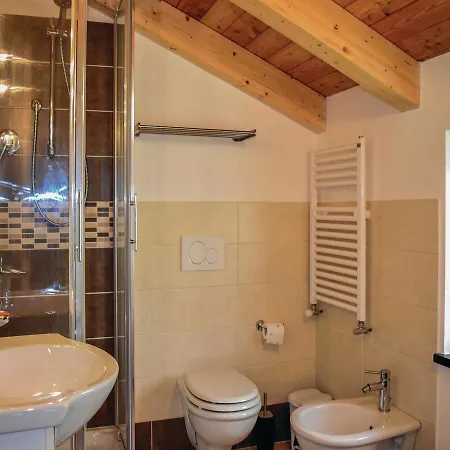 Casa Camelia Lago (Liguria)